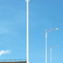 V型路灯价格、批发与厂家指南，及高杆灯应用